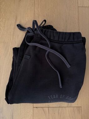 Fear of God Essentials Black Logo Sweatpants size M